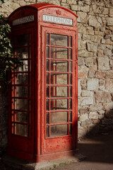 Fototapeta premium red telephone box