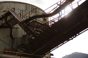 老朽化した工場
