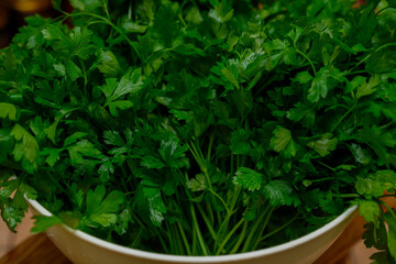zielona naturalna pietruszka, przyprawa do potraw