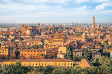 Fototapeta premium panoramic view of rooftops and buildings in Bologna, Italy