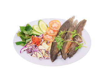 a plate of crispy fried loach accompanied by fresh vegetables, presenting an appealing and colorful meal setup. The dish looks delicious and well-prepared, perfect for a hearty meal.