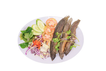  a plate of crispy fried loach accompanied by fresh vegetables, presenting an appealing and colorful meal setup. The dish looks delicious and well-prepared, perfect for a hearty meal.