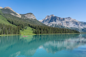 Fototapeta premium Scenic view of Emerald Lake, Alberta, Canada
