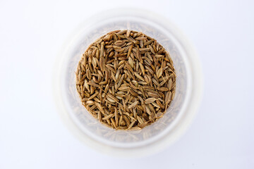 Cumin seeds contain naturally occurring substances like apigenin and luteolin, which act as antioxidants. 