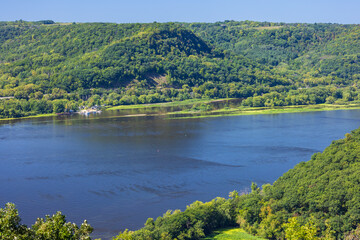 Obraz premium Mississippi River and Hills Scenic Landscape