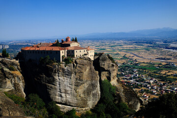 Fototapeta premium meteora landscape with rocky mountains and sanctuaries