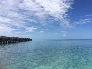 Fototapeta premium モルディブの水上コテージと海