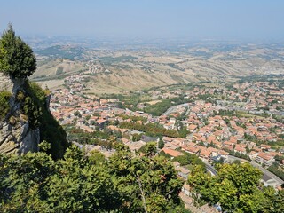 Fototapeta premium View of old terracotta rooftops in Italian hills