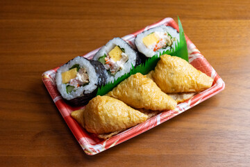 ツナの太巻きの助六