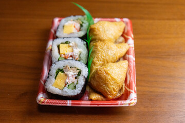 ツナの太巻きの助六