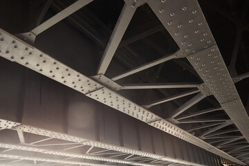 Metal structure of a bridge