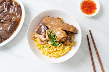 Egg noodles served dry with braised duck