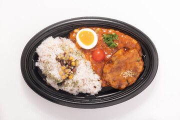チリコンカンと豆腐ハンバーグ　十六穀米弁当