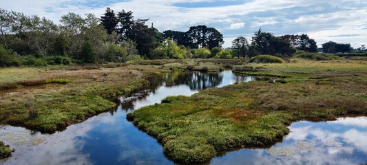 Reflets et paysage du littoral de l'&Icirc;le d'Arz, Golfe du Morbihan, Bretagne, France