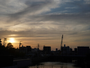 夕陽と街並み