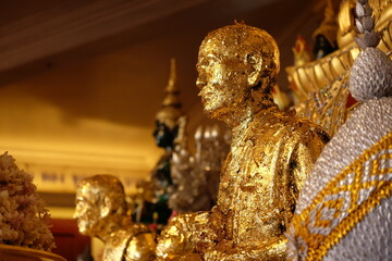 golden buddha statue
