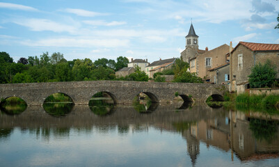 Fototapeta premium Rivière La Vonne, Sanxay, Vienne, 86, Region Nouvelle Aquitaine, France