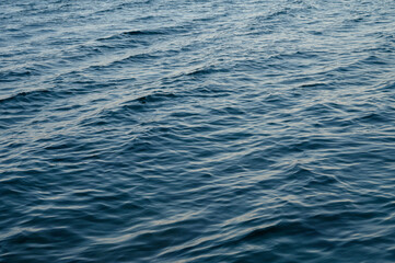 Naklejka premium Transparent blue clear water surface texture with ripples, splashes and bubbles