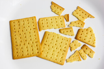 Freshly-baked salty cheese biscuits, with a salty taste and a snap that echoes the freshness, perfect for festive seasons.