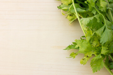 Highlight the freshness and organic nature of the celery. This description appeals to health-conscious buyers.
