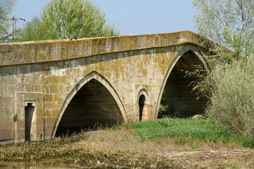 Obraz premium Located in Babaeski, Turkey, Alpullu Bridge was built by Mimar Sinan in the 16th century. 
