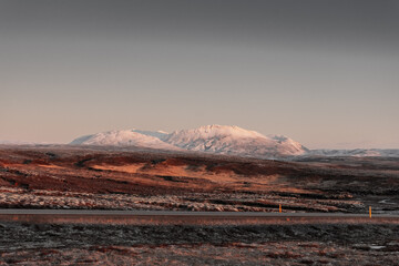 Naklejka premium The Hvannadalshnjúkur, highest mountain in Iceland, at sunrise