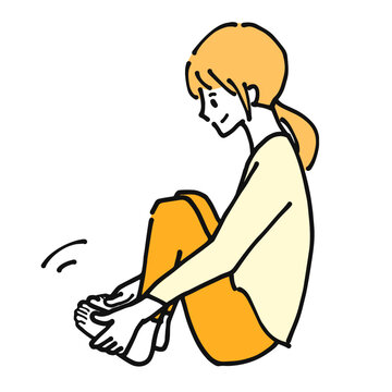 recommend clip art: 足の指を笑顔でマッサージしている女性のイラスト