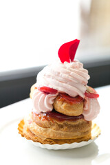 Delicious cup cake called Honore Rose-Framboise 