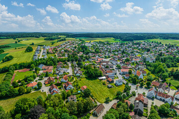 Luftaufnahme von Adelsried im schwäbischen Holzwinkel im Naturpark Augsburg Westliche Wälder