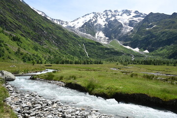 Bergbach mit Domes de Miage