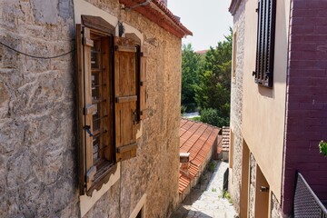 Fototapeta premium old wooden house in the town in Afytos on the Kassandra-Chalkidiki peninsula - Greece