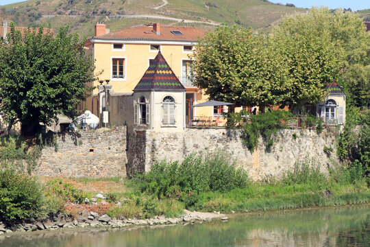 Riverside house in southern France