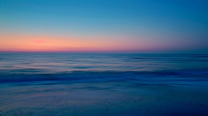 Obraz premium Serene Sunset Over the Ocean: A Tranquil Seascape