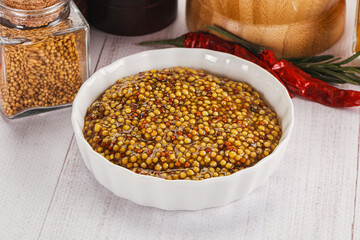 Spicy mustard sauce with seeds