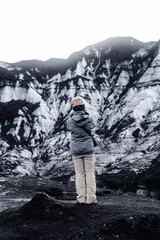 Obraz premium アイスランドのカトラアイスケーブで山登りする