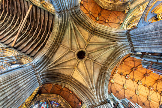 Houten plafond van de St Mungo's kathedraal in Glasgow, Schotland. Een gotische kathedraal uit de 13e eeuw.