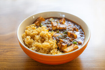 麻婆豆腐をかけた炒飯 