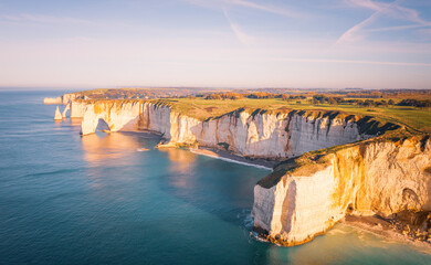 Les falaises d'Etretat en automne