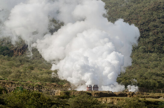 station g&eacute;othermique d'Olkaria, Parc national de Hell's Gate, vall&eacute;e du Rift,  Kenya