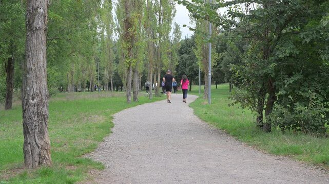 camminata nel parco cittadino