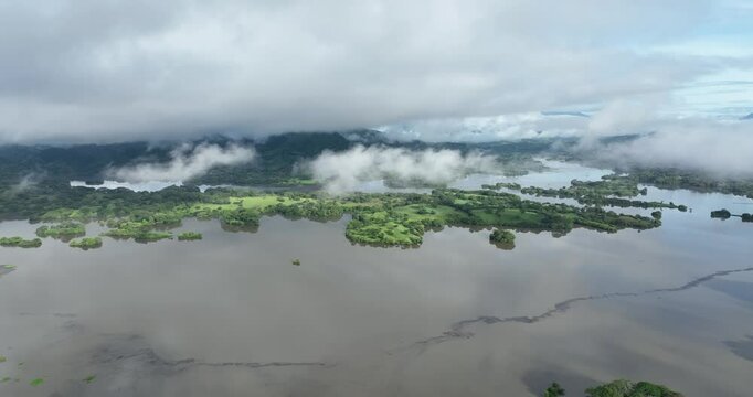 Rio Lempa, Chalatenango, El Salvador, conjunto de Islas