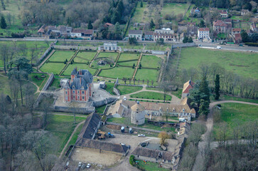 vue aérienne du château de Rosay dans les Yvelines en France