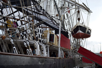 Saint-Malo - à bord d'un ancien voilier, chaloupe