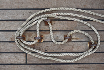 Saint-Malo - à bord d'un ancien voilier, cordages