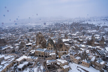 Obraz premium Hot Air Balloons Over Snowy landscape of Cappadocia