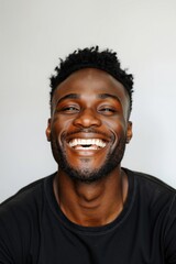 Obraz premium A man with a black shirt smiles at the camera