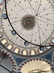 interior mesquita árabe arabesco istanbul islã islâmico palácio dourado azulejo
