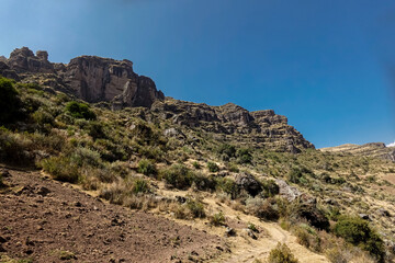 Vista del cañón de Apurímac cerca del complejo arqueológico de Wakarapukara en el cañón de Apurímac en Cusco, Perú