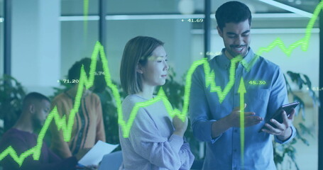 Obraz premium Financial data processing over diverse business people in office