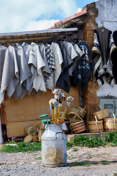Venta de canastos y artesanias en Guatavita.